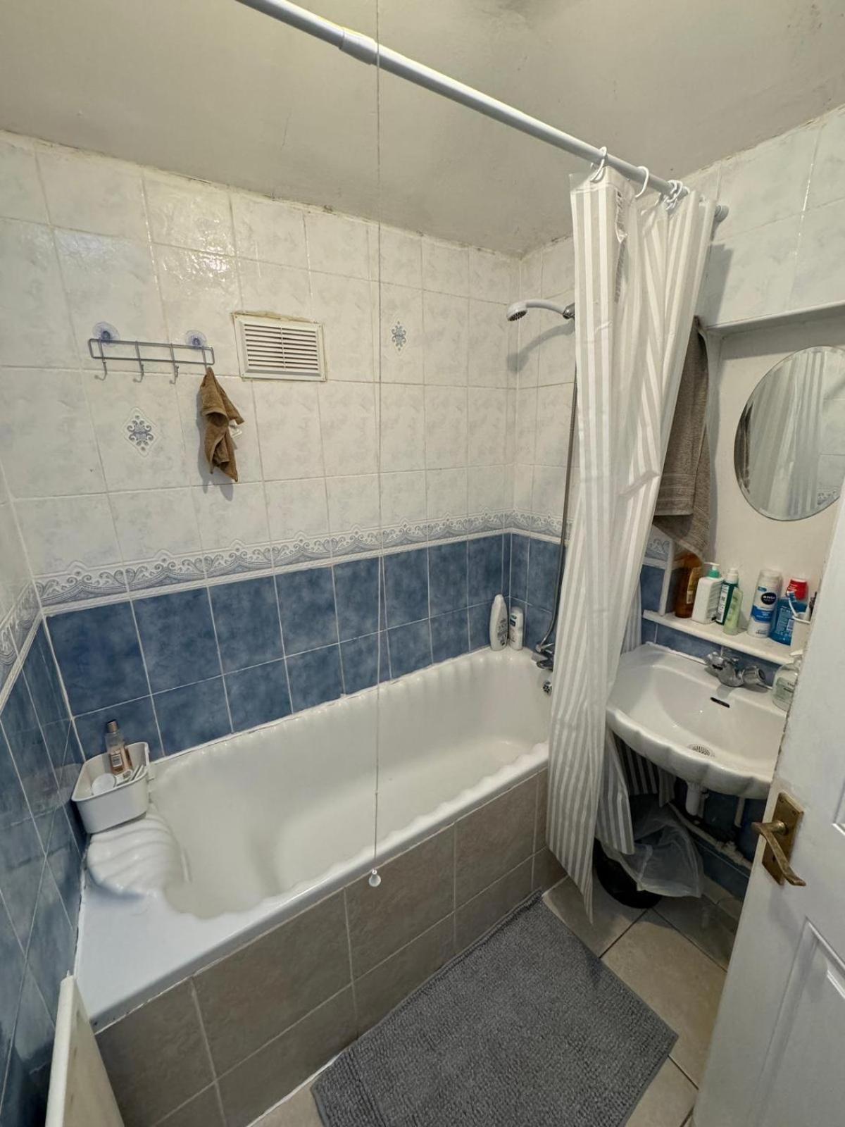Nice Double Room Near Omni Shopping Дублін Екстер'єр фото